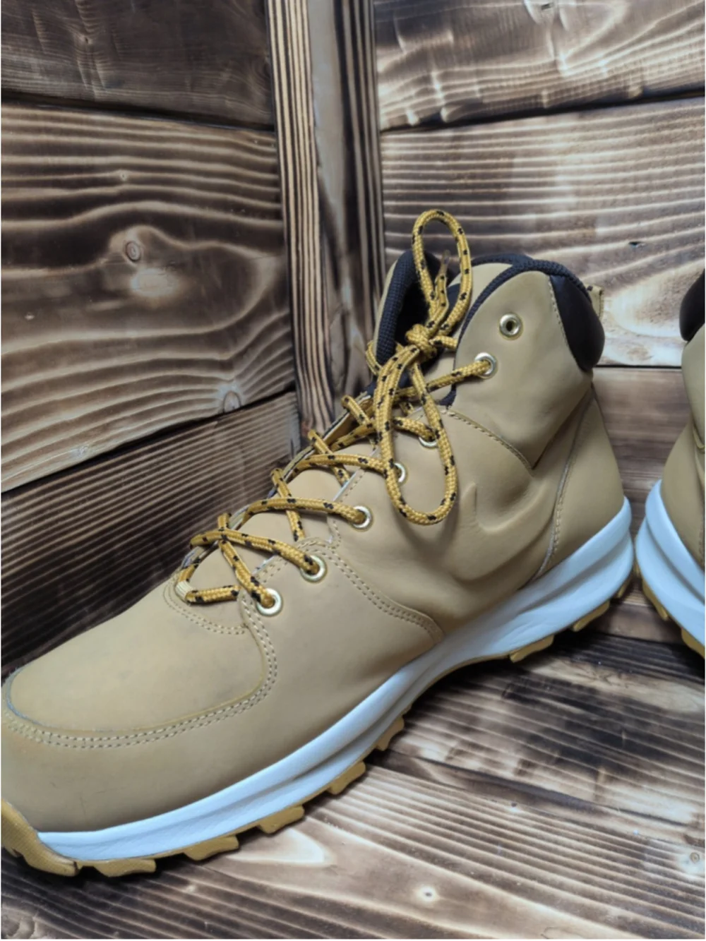 Nike manoa leather